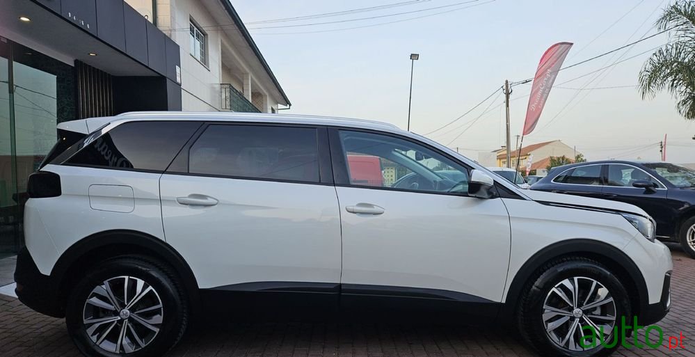 2019' Peugeot 5008 1.5 Bluehdi Active photo #6