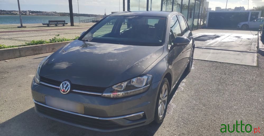 2017' Volkswagen Golf photo #3