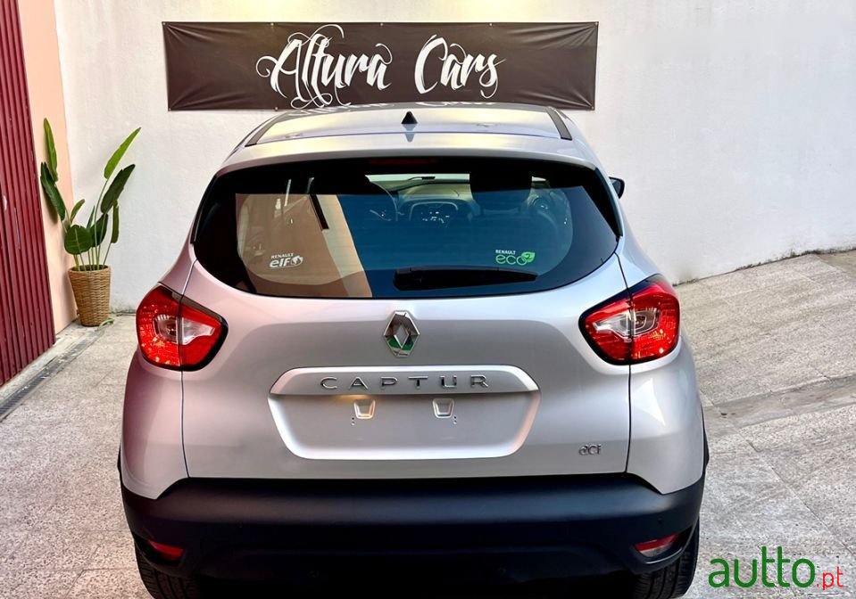 2015' Renault Captur photo #6