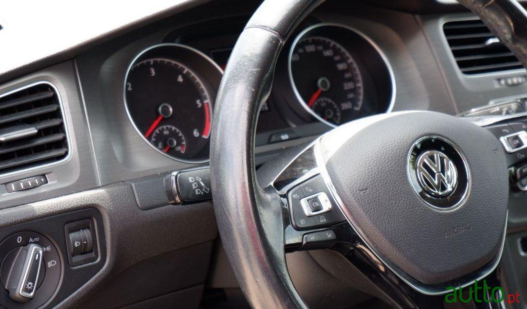 2013' Volkswagen Golf photo #2