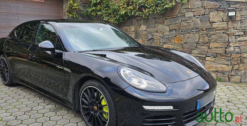 2015' Porsche Panamera S E-Hybrid photo #2