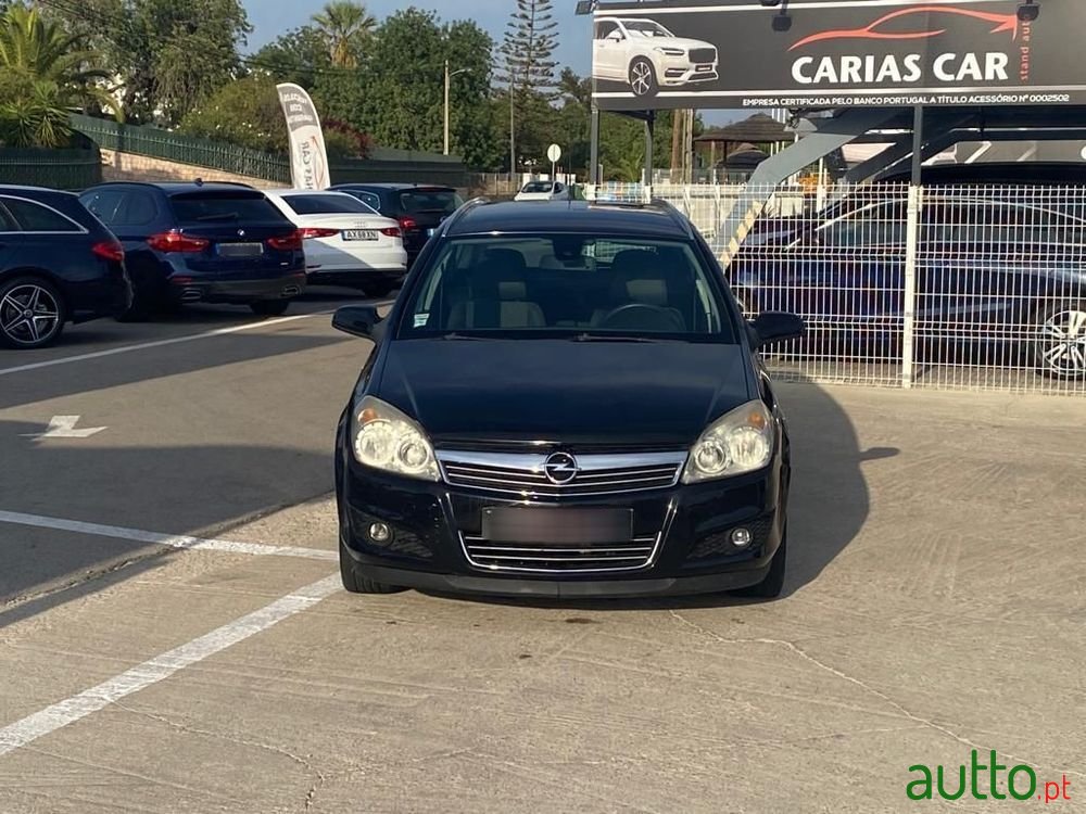 2009' Opel Astra Sports Tourer photo #3