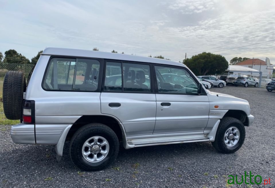 1998' Mitsubishi Pajero photo #2