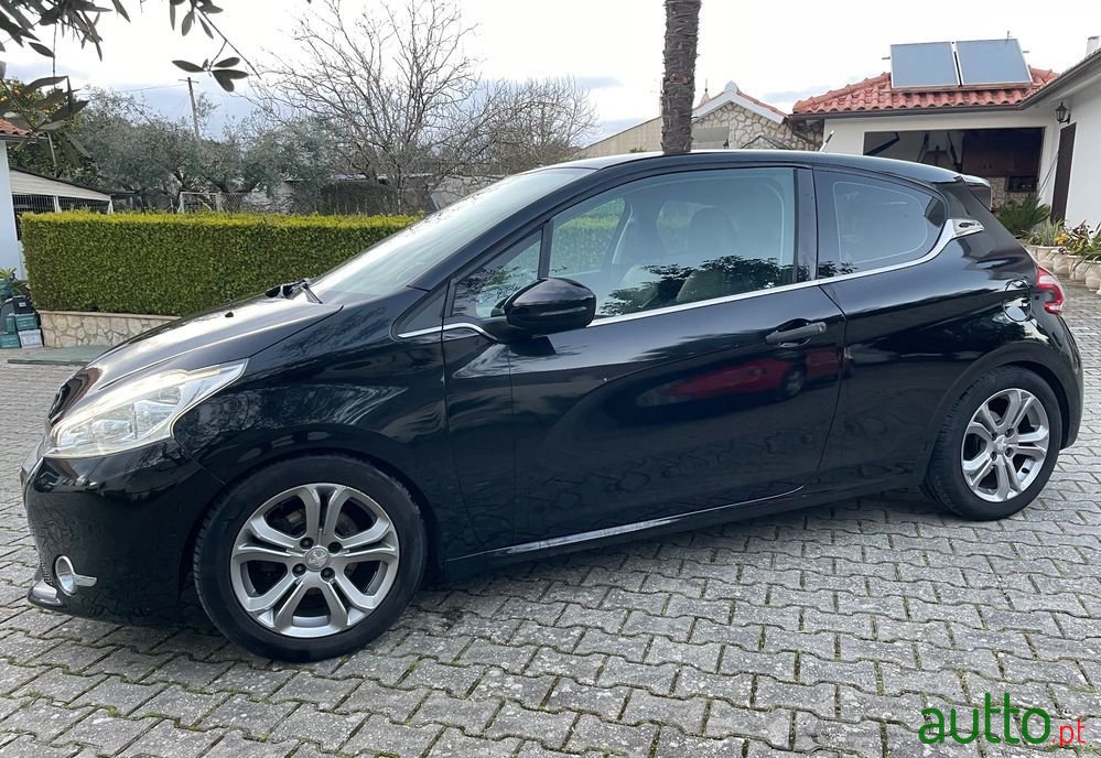 2014' Peugeot 208 photo #4
