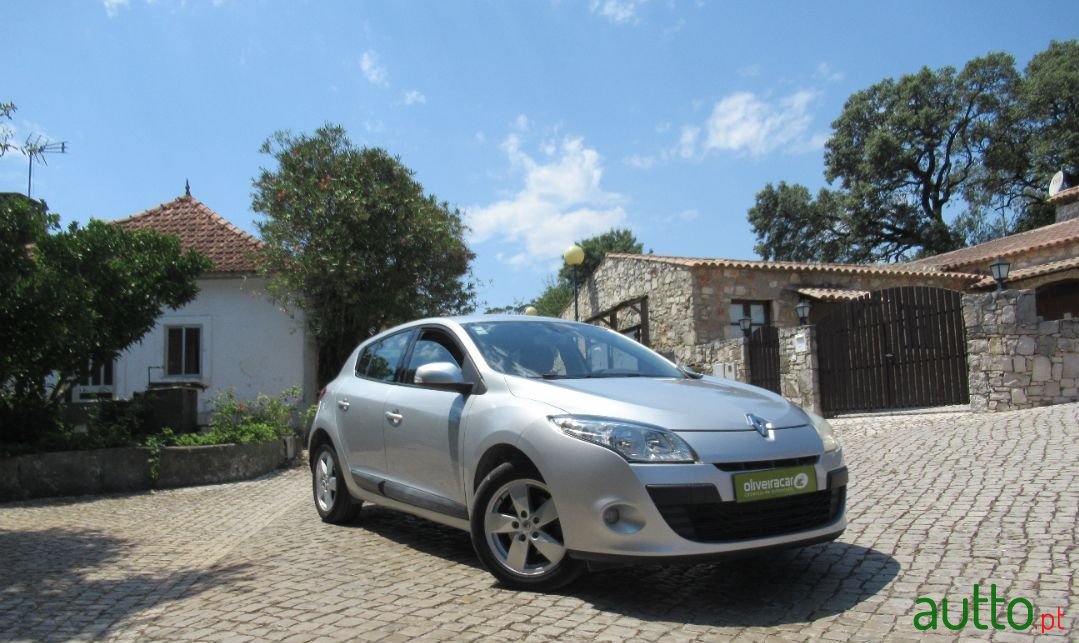 2009' Renault Megane photo #2
