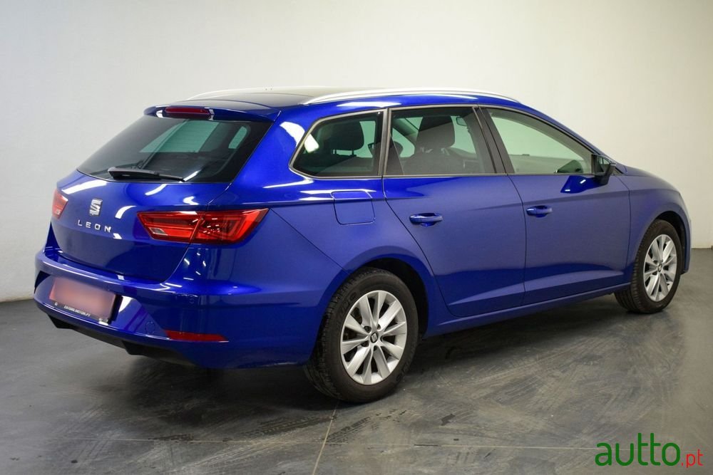 2019' SEAT Leon St photo #3