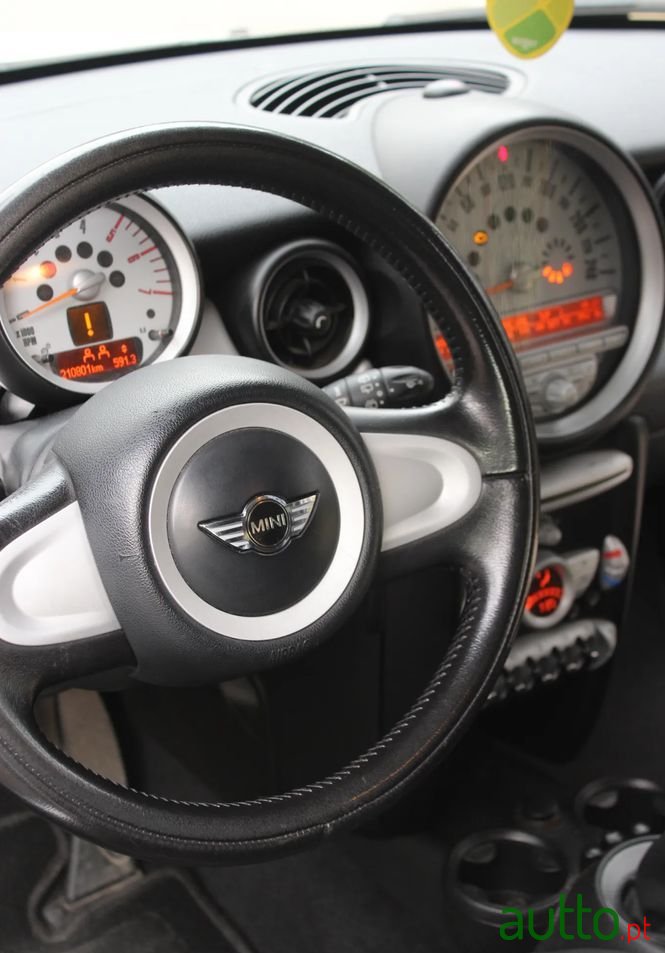 2008' MINI Cooper D photo #2