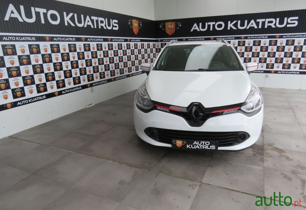 2015' Renault Clio Sport Tourer photo #3