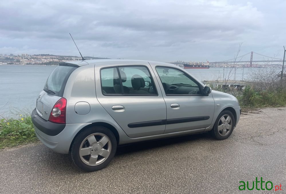 2004' Renault Clio photo #1