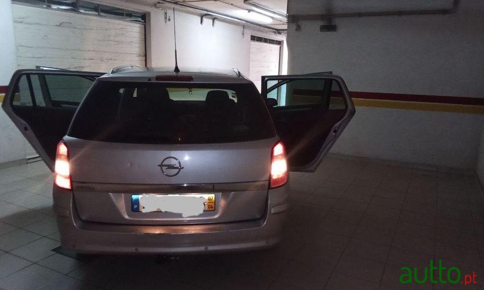 2007' Opel Astra Caravan photo #2