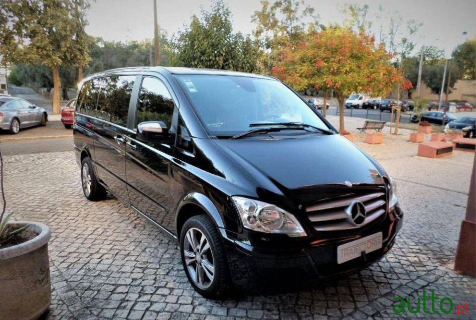 2011' Mercedes-Benz Viano photo #1