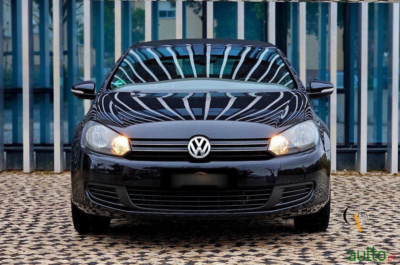 2012' Volkswagen Golf Cabriolet 1.2 TSI BlueMotion Exclusive photo #2