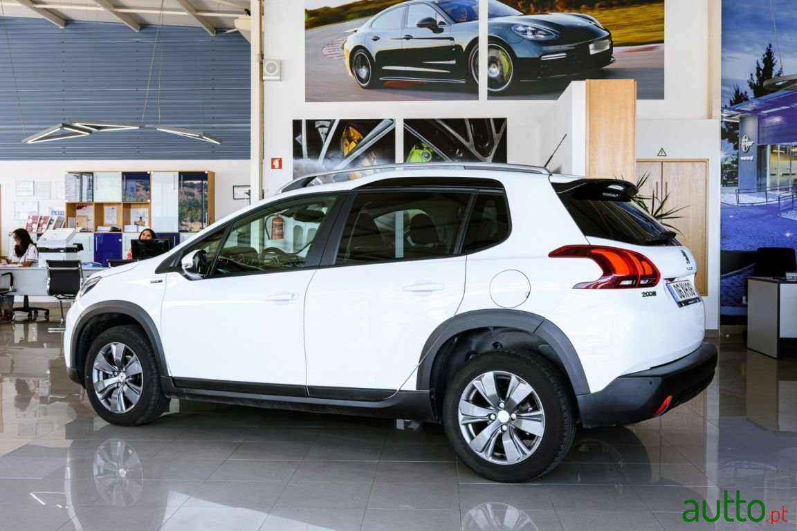 2019' Peugeot 2008 photo #4