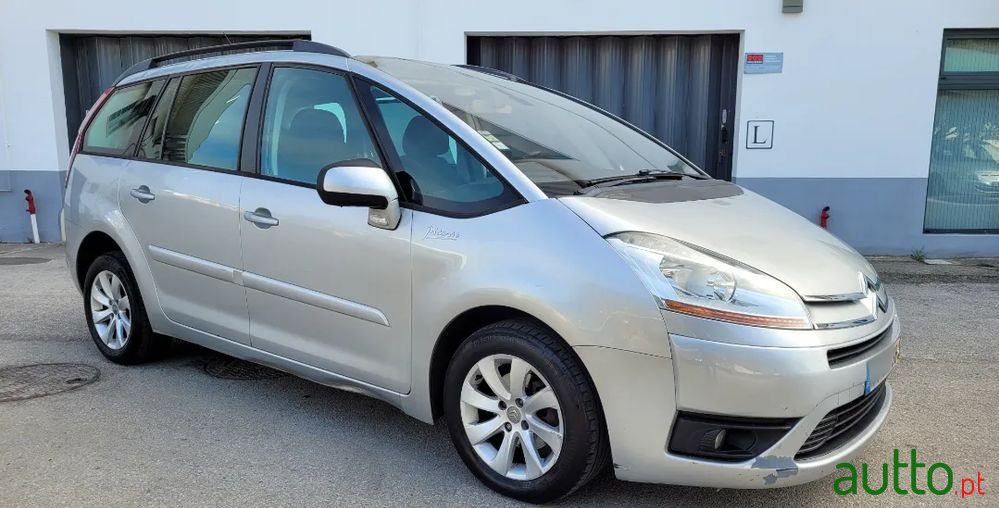 2010' Citroen C4 Grand Picasso photo #3