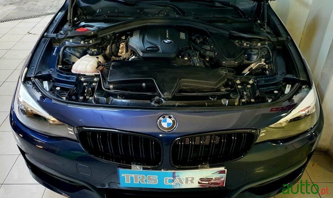 2015' BMW 318 Gran Turismo photo #2