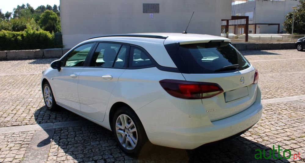 2020' Opel Astra Sports Tourer photo #5