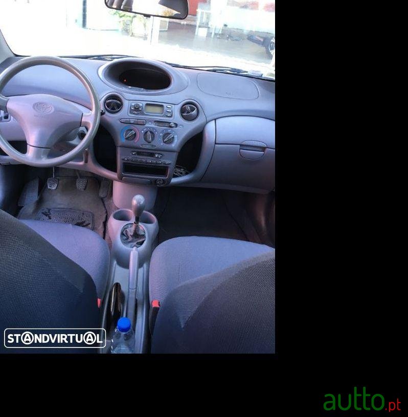 2001' Toyota Yaris photo #4