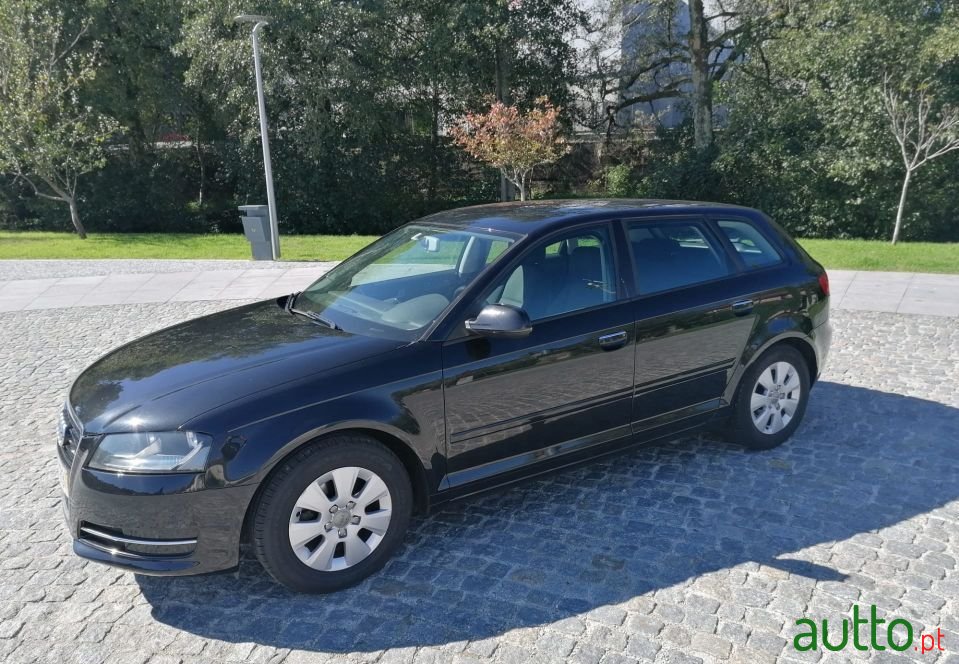 2011' Audi A3 Sportback photo #1