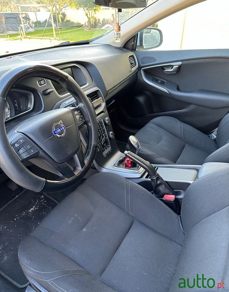 2013' Volvo V40 photo #5