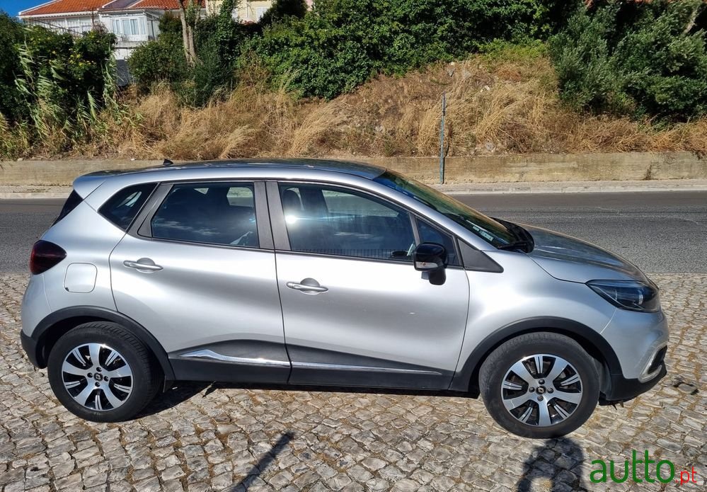 2019' Renault Captur 1.5 Dci Exclusive Edc photo #2