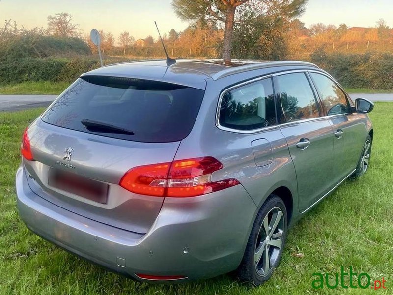 2018' Peugeot 308 Sw photo #2