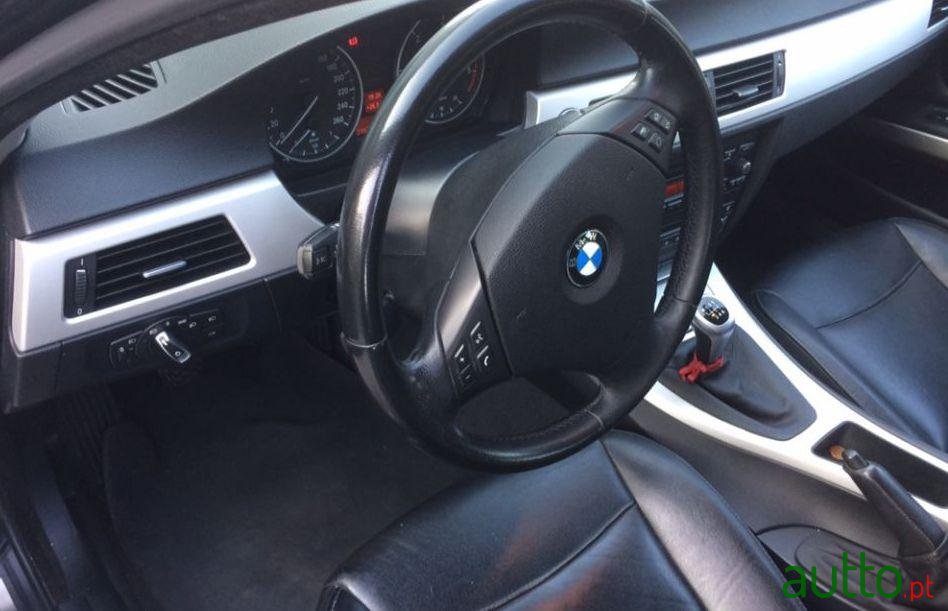 2009' BMW 320 D photo #3