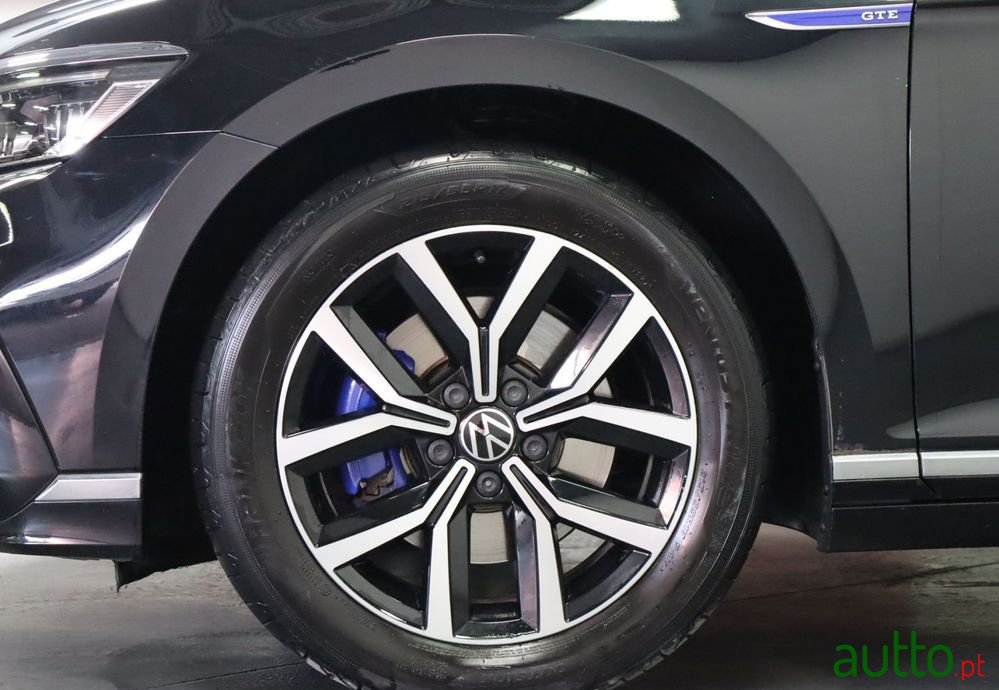 2023' Volkswagen Passat photo #5