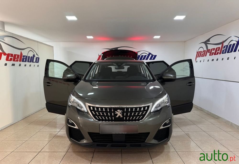 2020' Peugeot 3008 photo #2