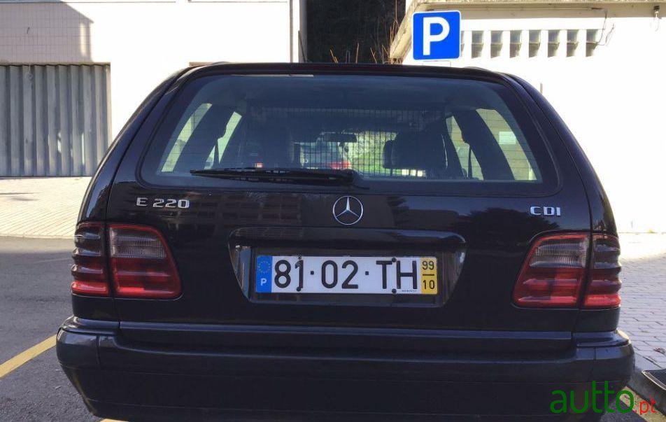 1999' Mercedes-Benz E-220 S210 photo #2