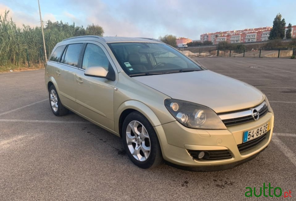 2004' Opel Astra Caravan photo #3