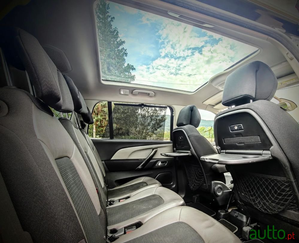 2017' Citroen C4 Grand Picasso photo #6