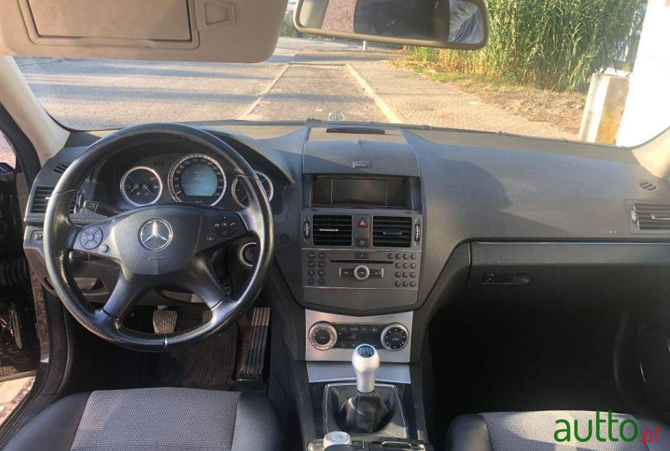 2010' Mercedes-Benz C-200 Blueefficience photo #2