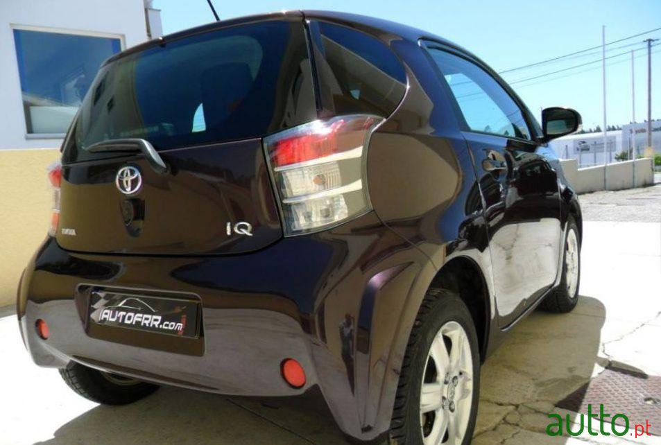 2011' Toyota iQ 1.4 D-4D photo #2