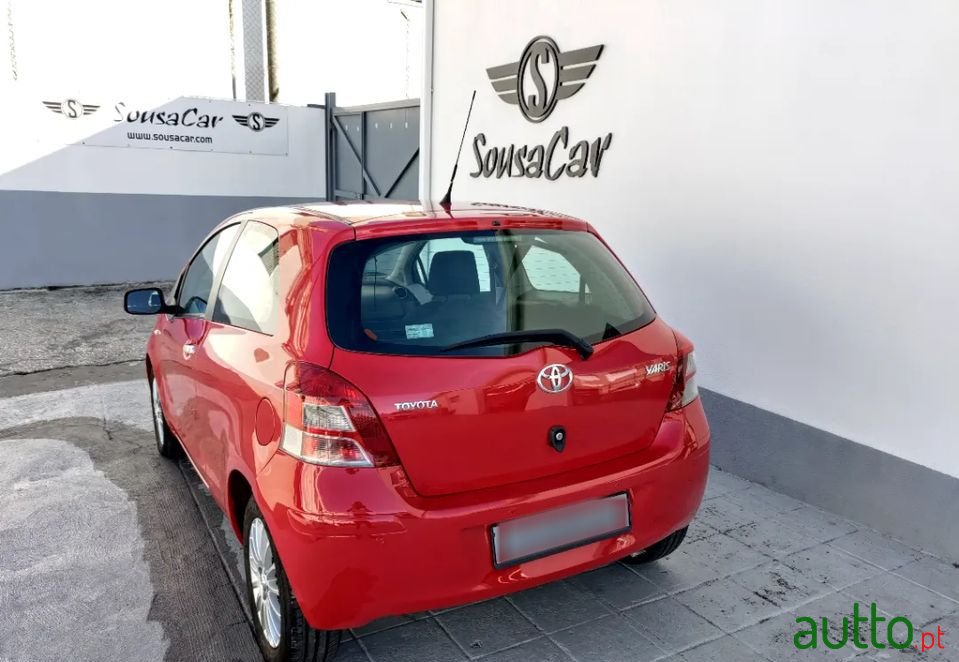 2011' Toyota Yaris photo #5