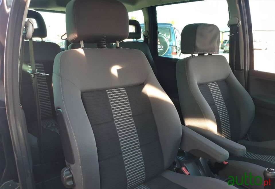 2009' Volkswagen Sharan photo #3