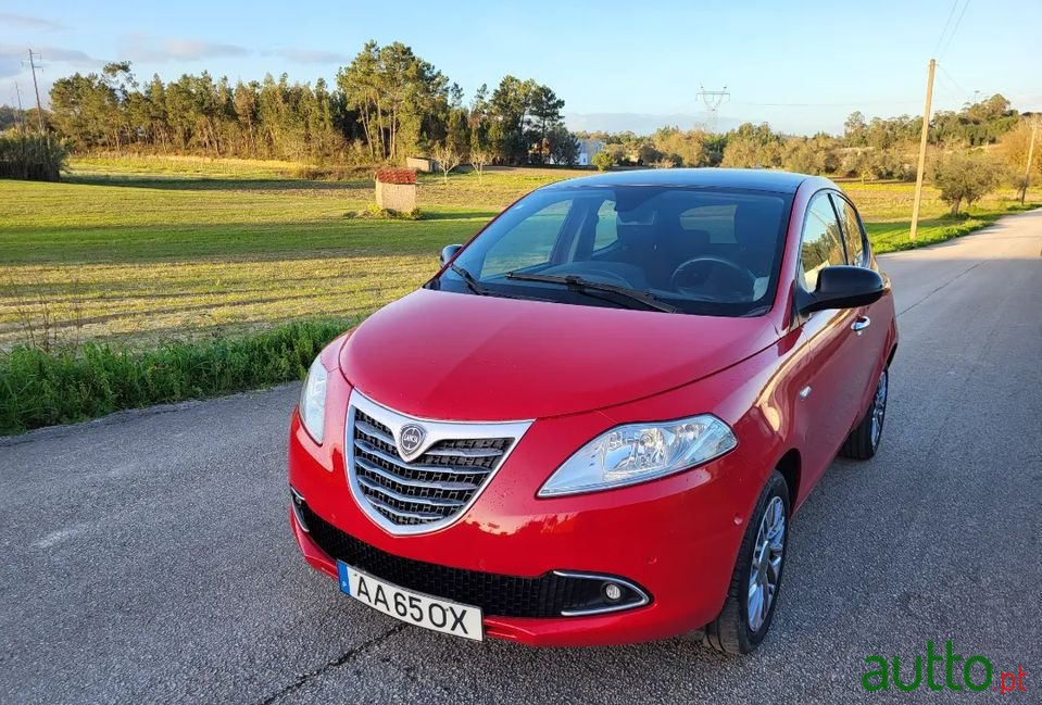 2012' Lancia Ypsilon photo #1