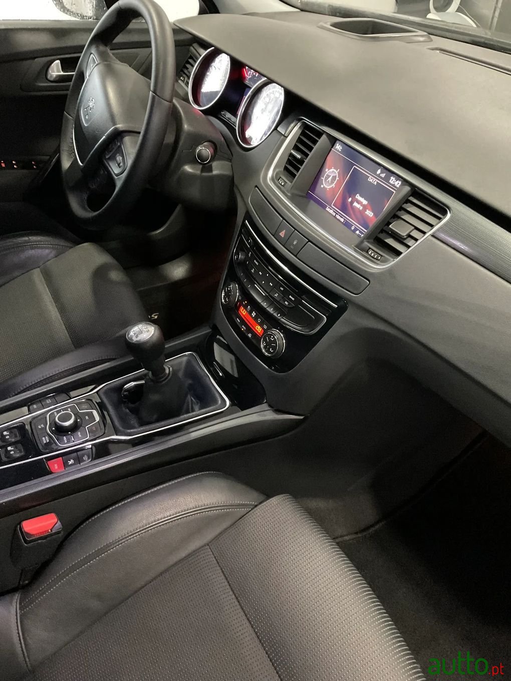 2011' Peugeot 508 Sw photo #1