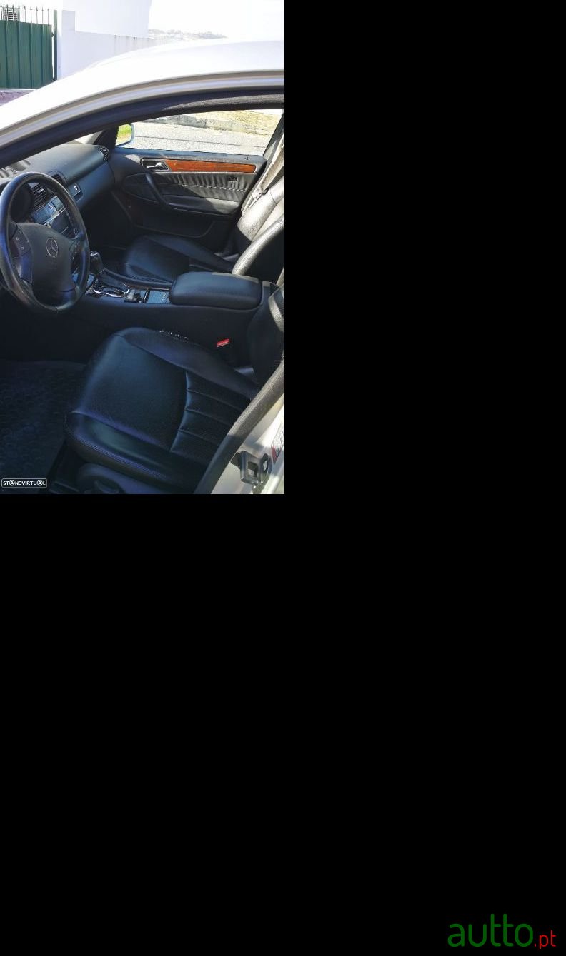2004' Mercedes-Benz C-220 photo #2