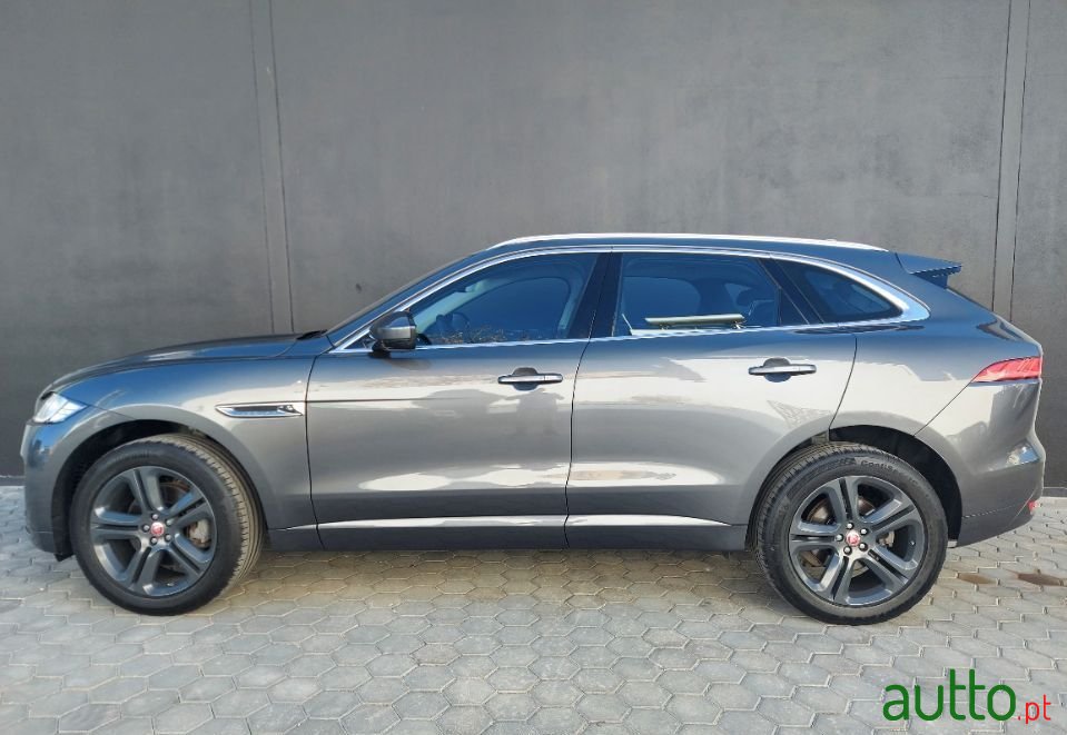 2017' Jaguar F-Pace photo #2