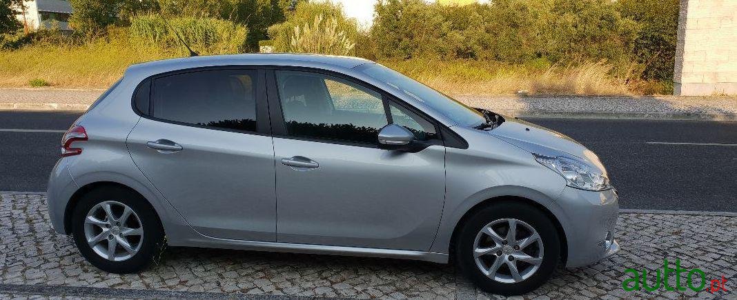 2012' Peugeot 208 photo #4