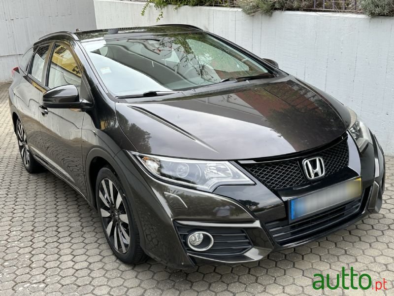2015' Honda Civic Tourer photo #2