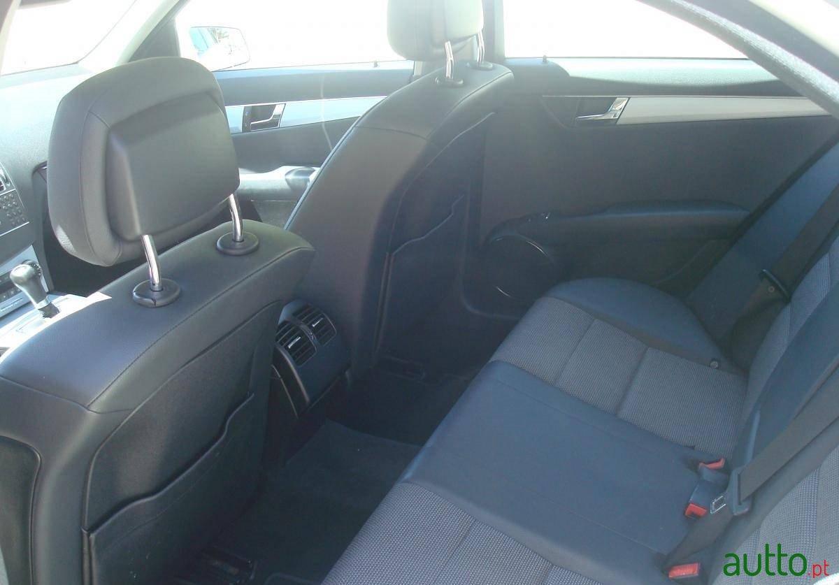 2011' Mercedes-Benz CL 220 Avantgarde photo #6