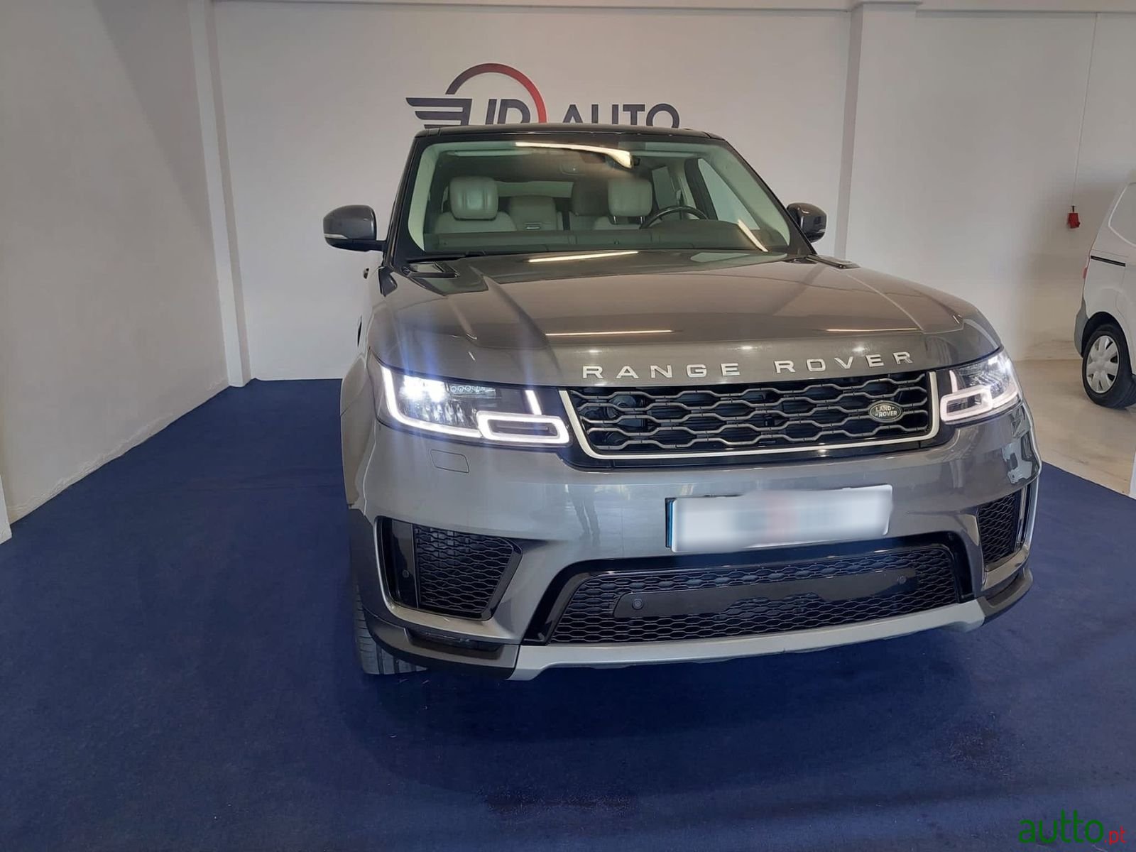 2018' Land Rover Range Rover Sport photo #1