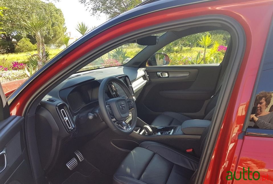 2020' Volvo Xc-40 photo #4