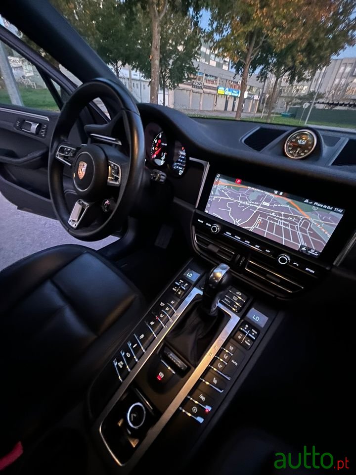2019' Porsche Macan photo #4