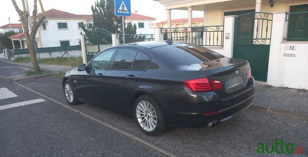 2011' BMW 530 photo #3