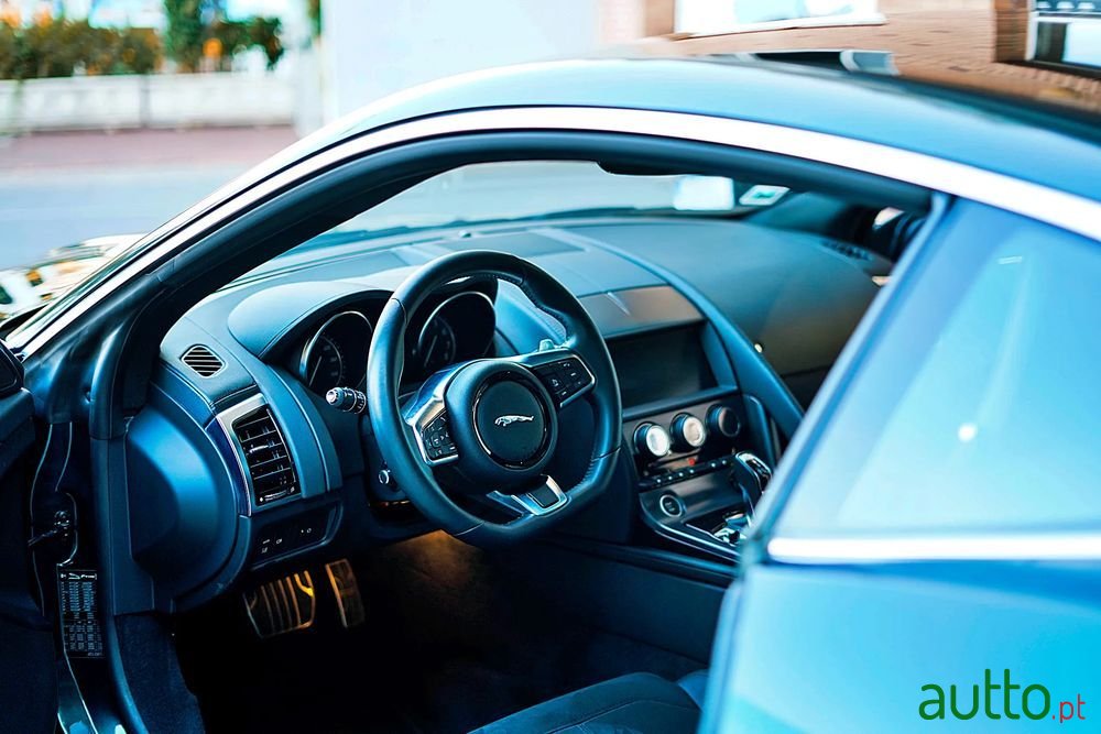 2019' Jaguar F-Type photo #5