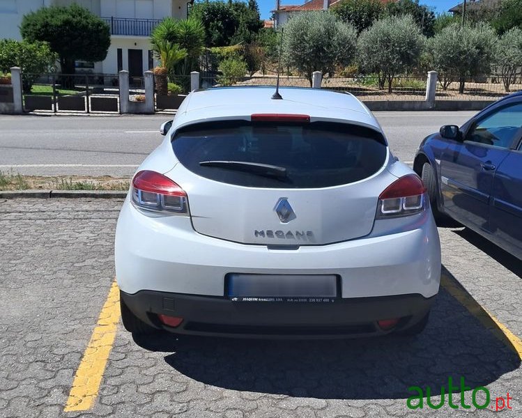 2010' Renault Megane Coupe photo #3