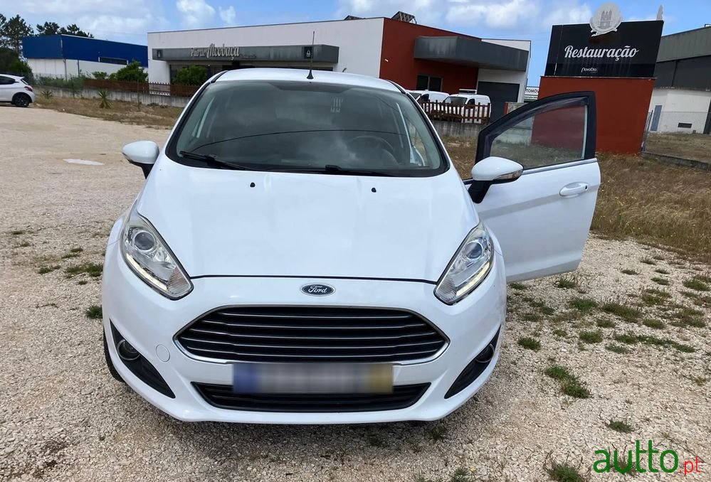 2015' Ford Fiesta photo #2