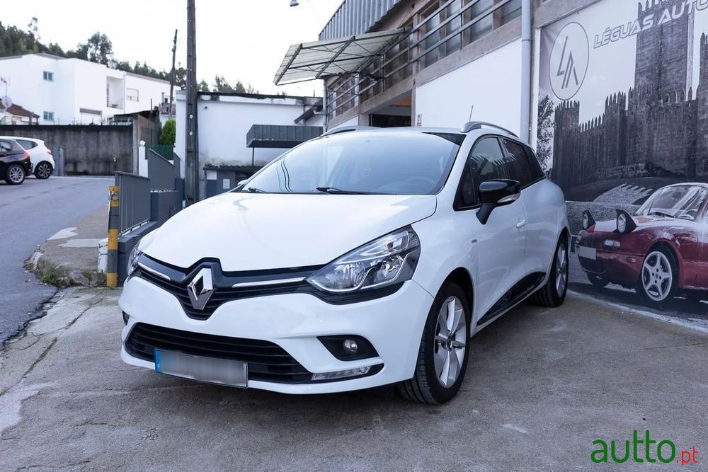 2018' Renault Clio Sport Tourer photo #3